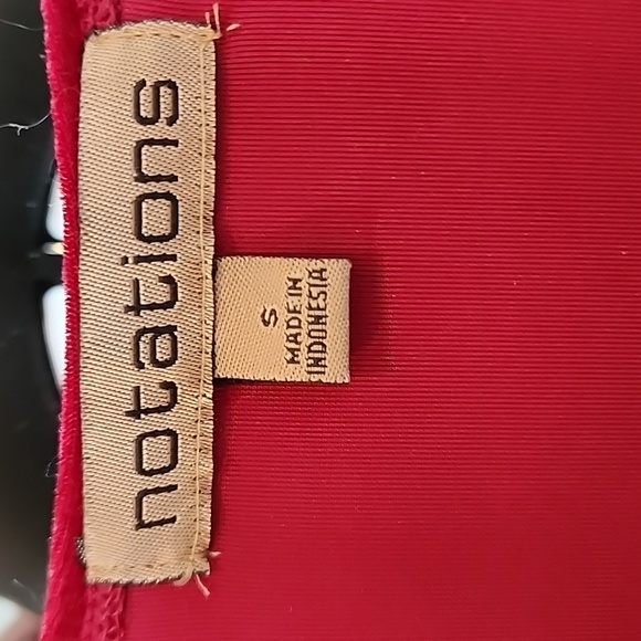 Beautiful red velvet women's top by Notations size small with waist tie - Picture 3 of 8